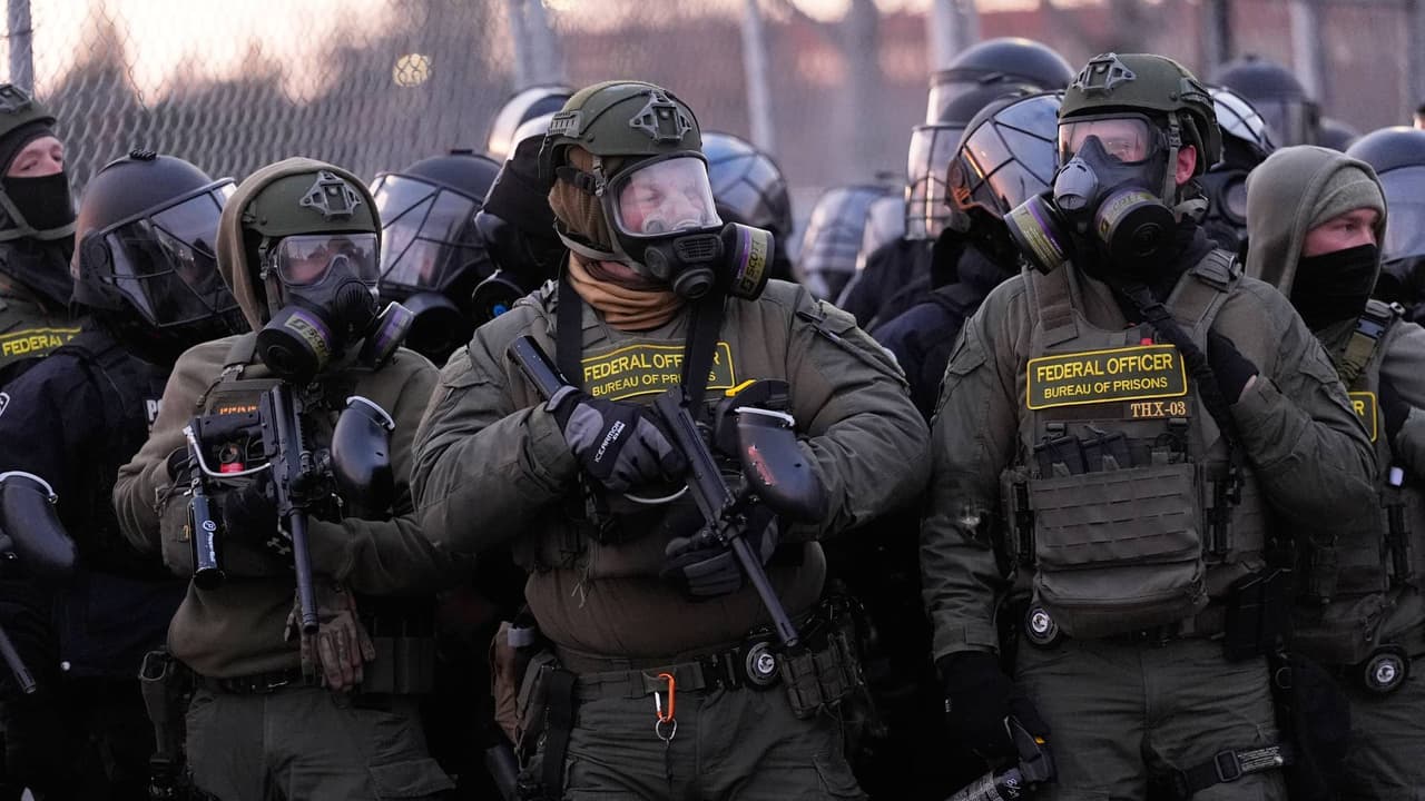 ¿Qué agencias policiales de Arizona colaboran con ICE y cuáles no?