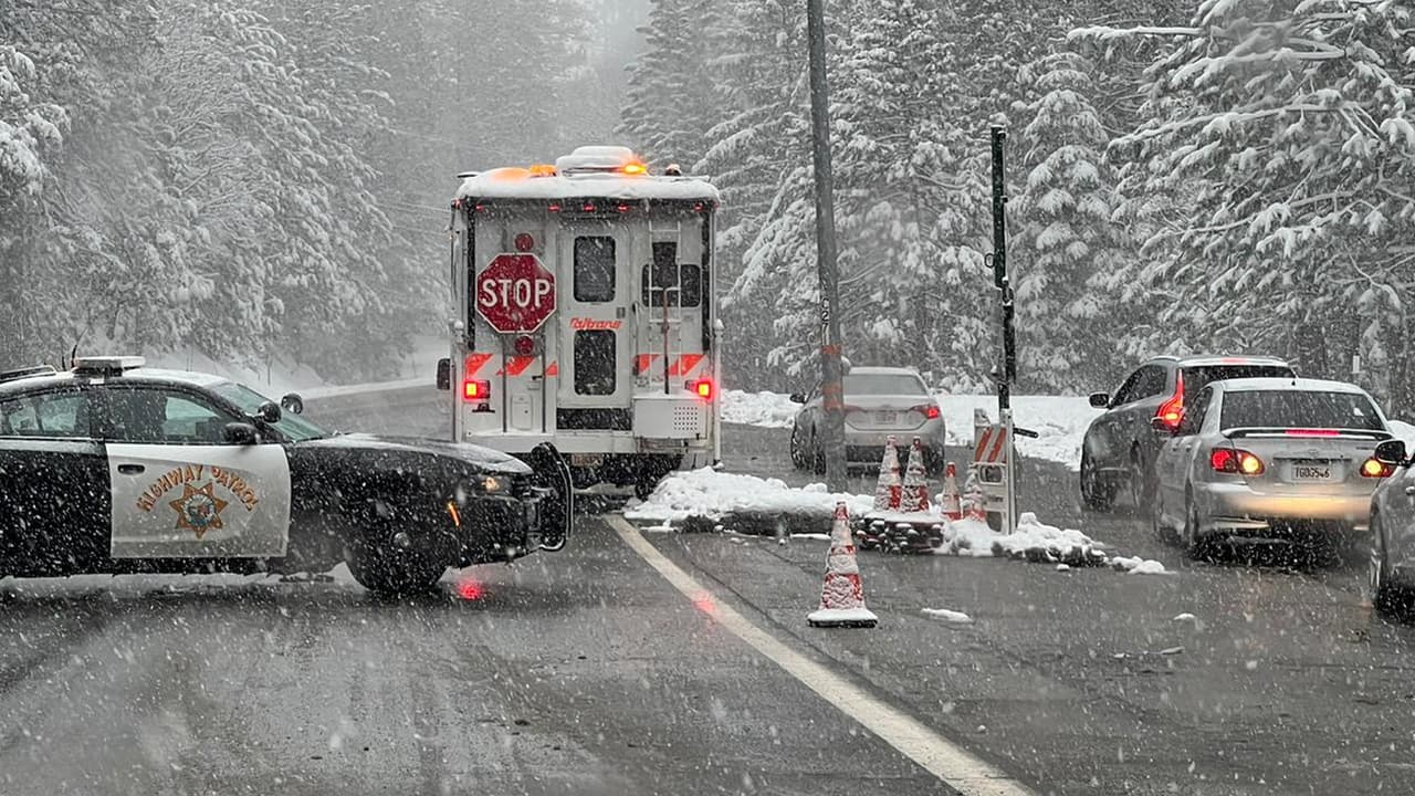 Cierran la autopista I-80 en ambas direcciones debido a la caída de nieve en la Sierra Nevada