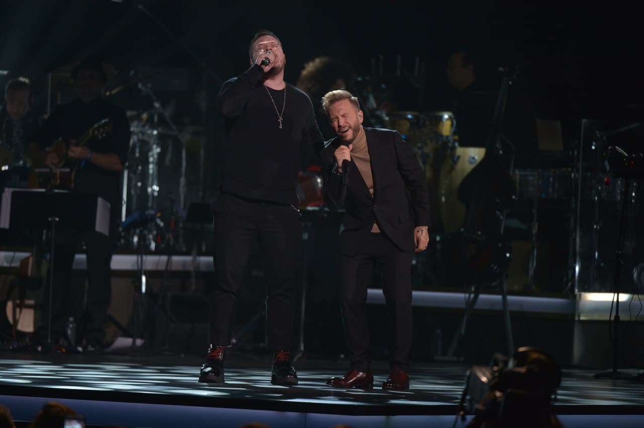 Una temazo para estos dos.