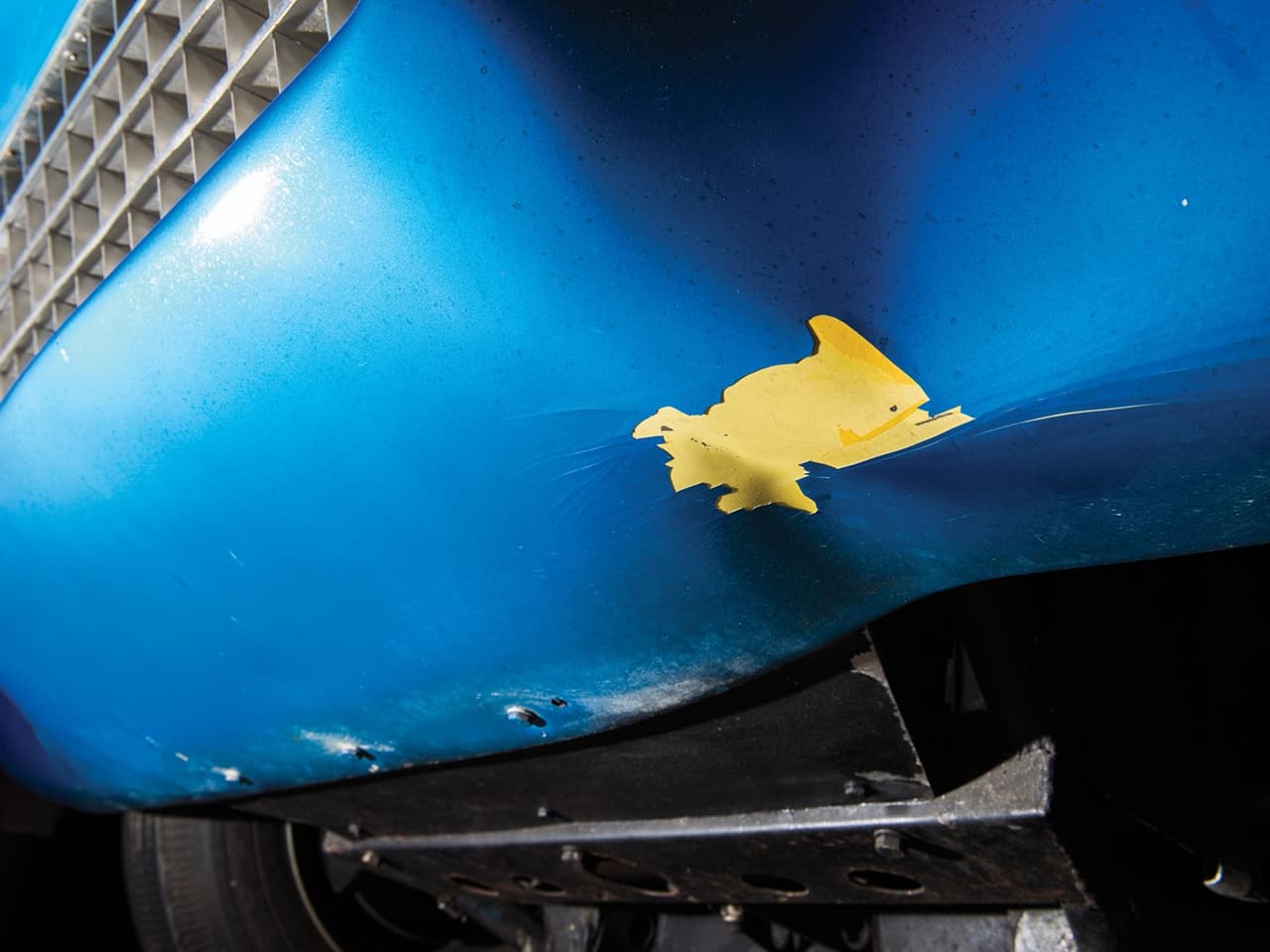 El primer
<b> Shelby Cobra</b> también sufre de desperfectos detalles de pintura.