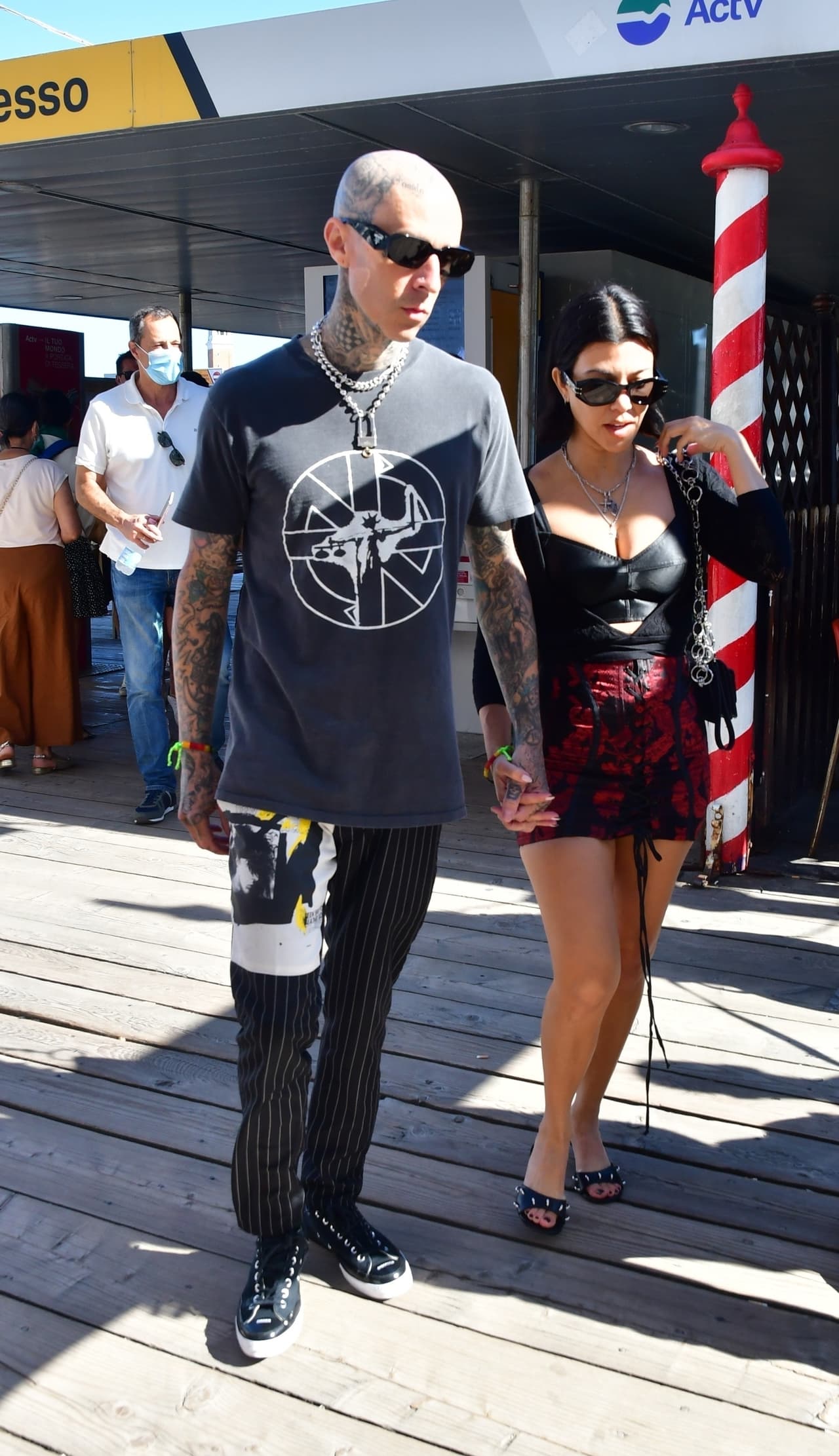 El también productor y la hermana de Kim, Khloé, Kendall y Kylie lucieron muy enamorados en su estancia en Europa.