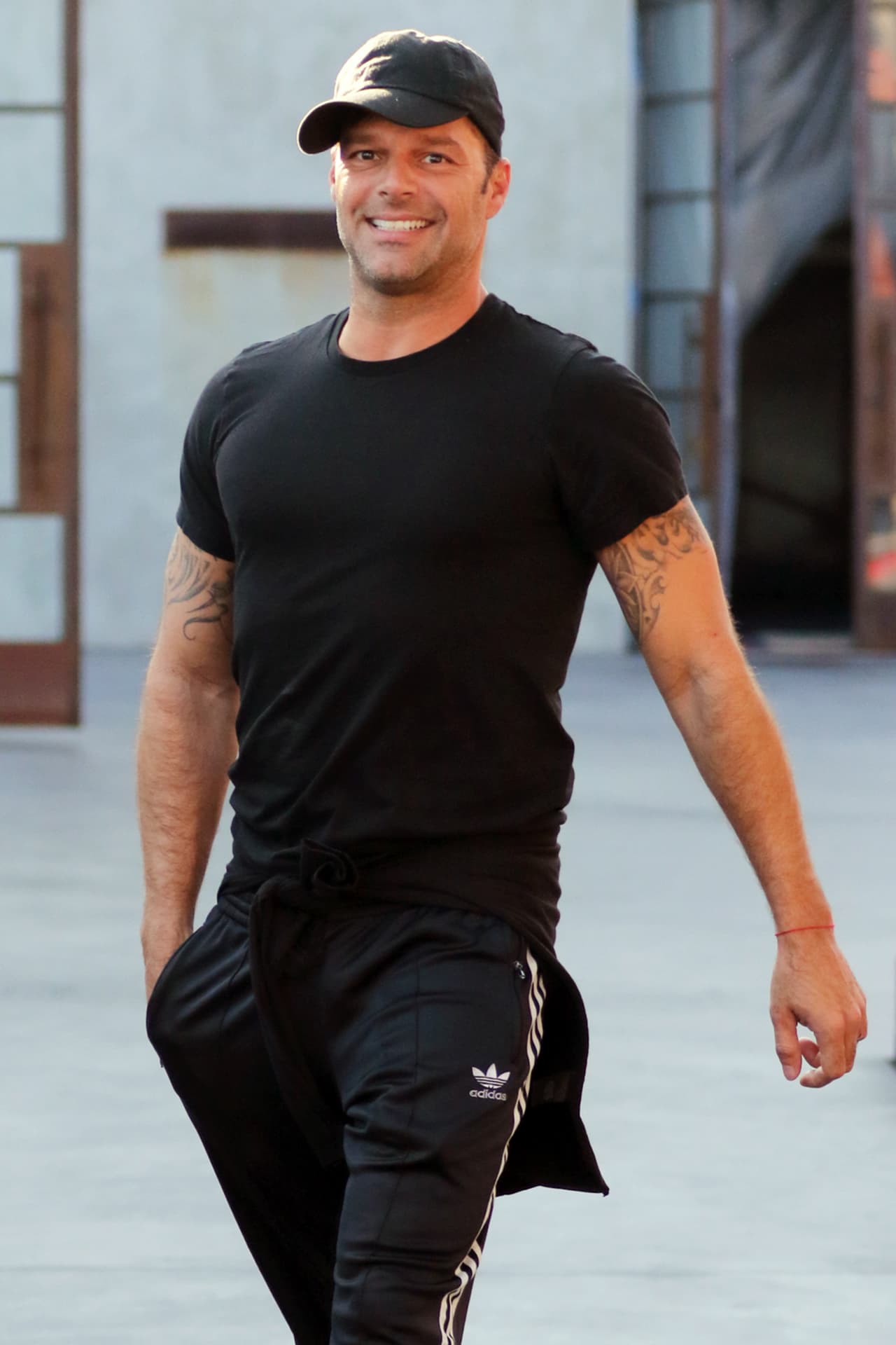 Así hasta se ve más guapo.