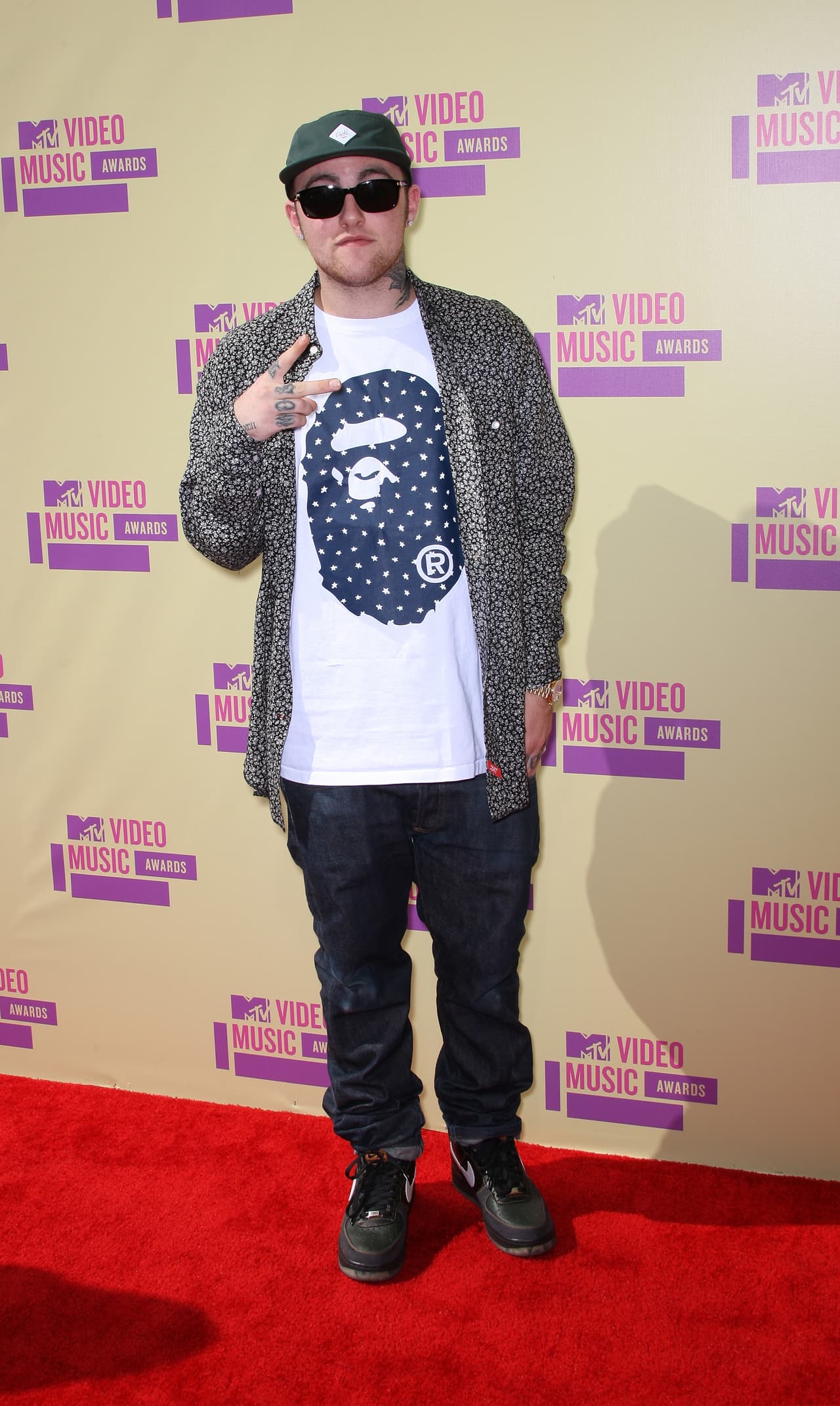 A su familia le dejó más de 5 millones en cuentas bancarias e inversiones, además de cualquier otra cosa que estuviera a su nombre.