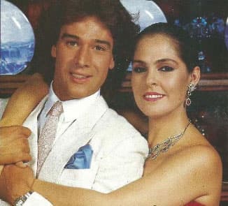 Él era uno de los galanes de moda, derretía a todas las mujeres. ¿Te gusta la pareja?