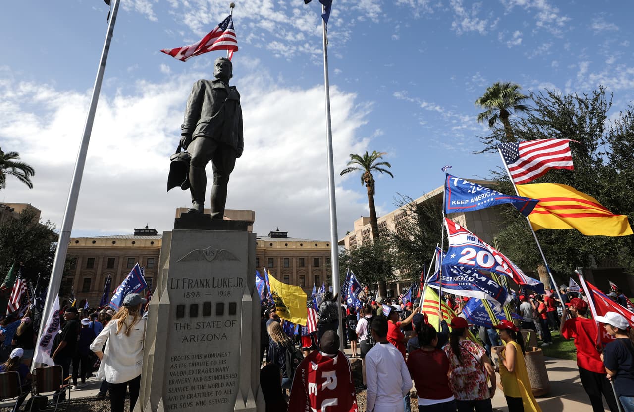 La campaña de Trump presenta demanda en Arizona alegando que el condado Maricopa rechazó las boletas de votantes en persona