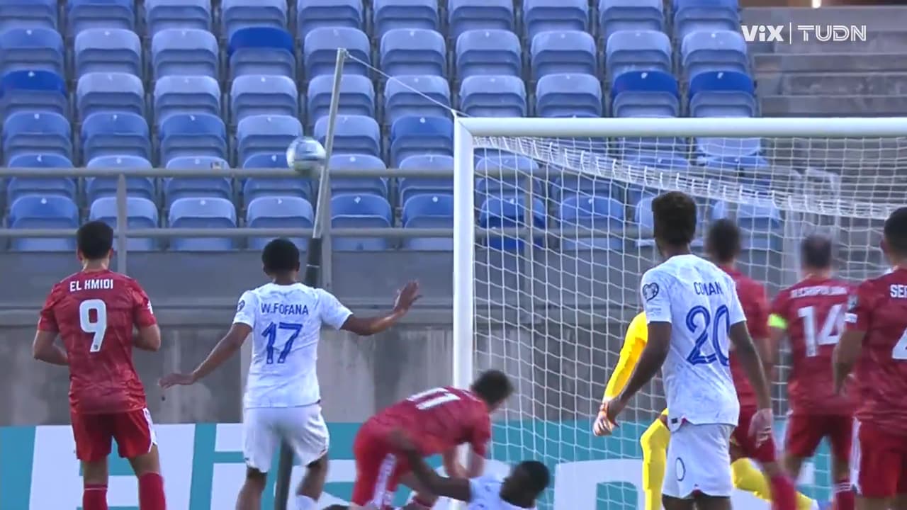 Primer acercamiento de Gibraltar que se va muy abierto de portería