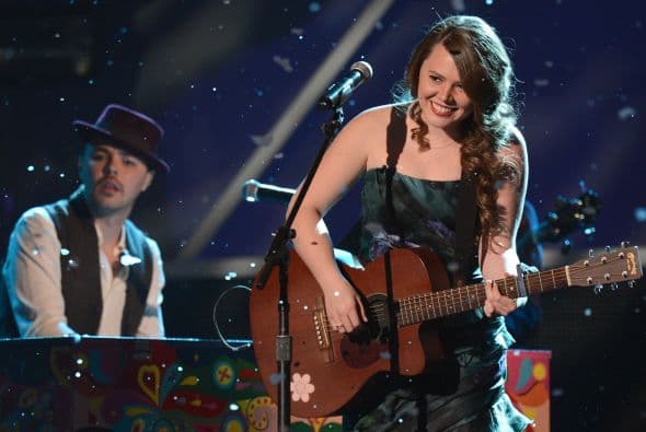 “Felicidades querido Juan Luis Guerra por la muy rica canción de Tus Besos”- Jesse & Joy.