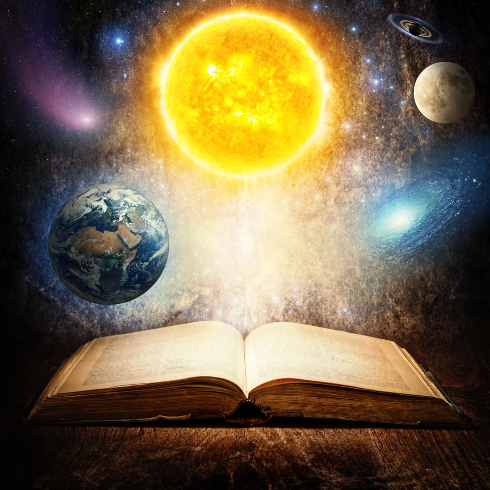 Las posiciones de los planetas se saben con antelación, no solamente las que van a ocupar sino la que ocuparon hace siglos. Cualquier persona puede tener en sus manos el libro de las Efemérides en que aparecen detallados todos los movimientos del Sol, la Luna, los planetas, planetoides y sus aspectos para cada día del año, inclusive con sus grados de diferencia.