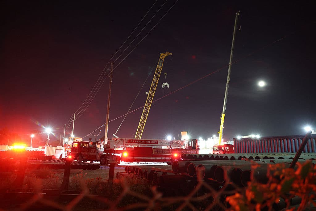 La 
<b>construcción del túnel</b>, abundó Michael Chee, 
<b>a un costo de 700 millones de dólares</b>, se realiza con el propósito de llevar 
<b>aguas residuales tratadas del condado de Los Ángeles al océano Pacífico</b>.