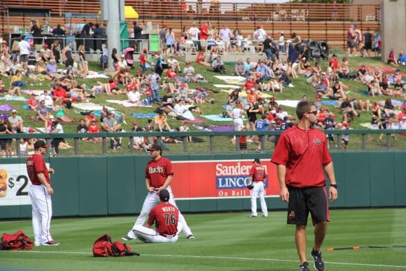¡El famoso comediante Will Ferrell se lució jugando con 10 equipos diferentes de la MLB  en cinco partidos del Spring Training en un solo día! Mientras los fans le hacían porras al comediante, éste les hacía bromas desde la cancha. Su hazaña fue grabada para una producción televisiva que será transmitida por HBO a finales de año.