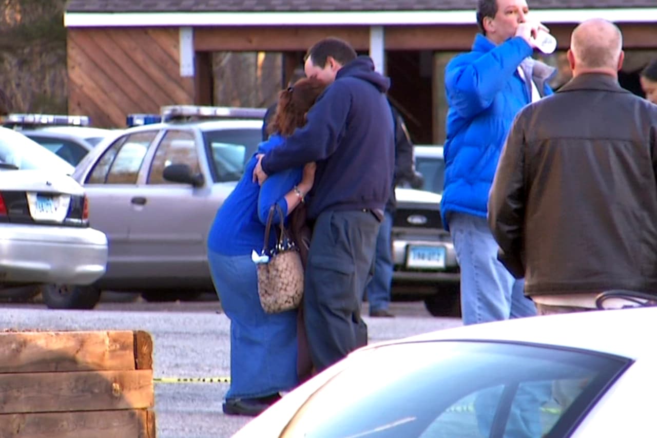 La historia de Sandy Hook se repite casi 10 años después en la Escuela Primaria Robb en Texas