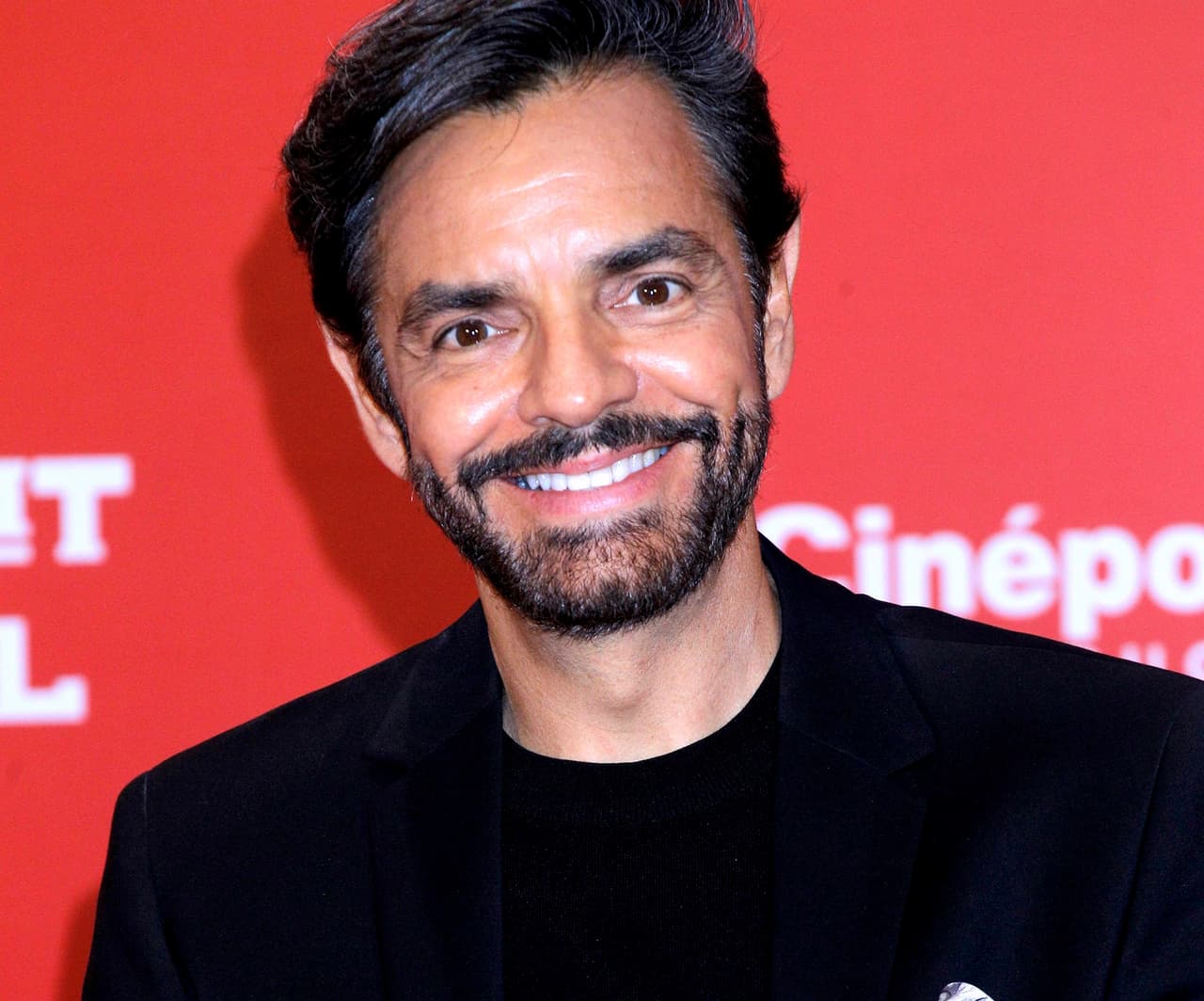 Eugenio Derbez en la alfombra roja de Complot Mongol.