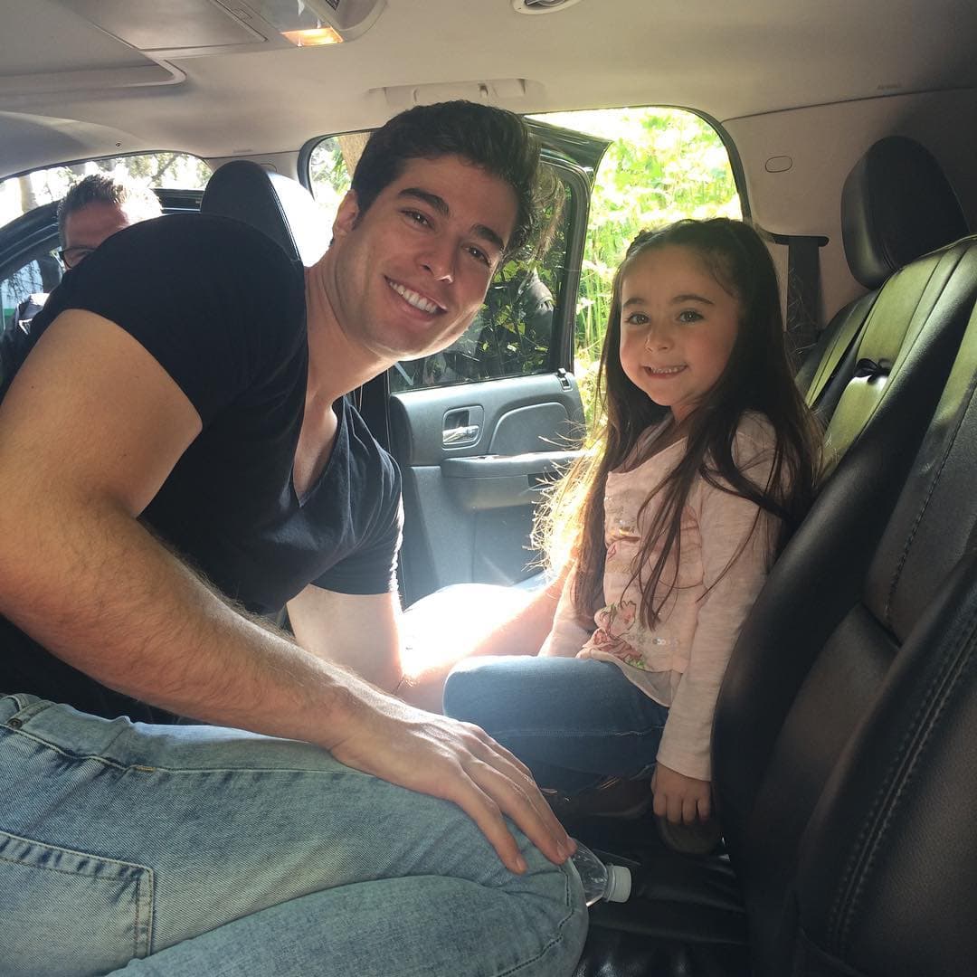 <b>Lara</b> también ha compartido algunas fotos con
<b><a href="http://www.univision.com/temas/danilo-carrera">Danilo</a></b> en donde asegura ser una persona bastante peculiar, además de expresarle su cariño "Ese Danilo es un loquillo! Te quiero amigo!"