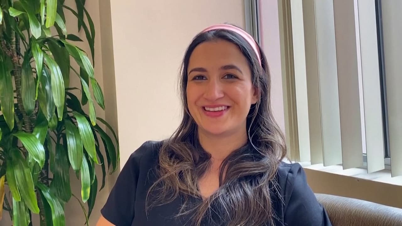 "Si no lo hacemos nosotros ¿quién?": médica embarazada atiende a hispanos con coronavirus en Los Ángeles