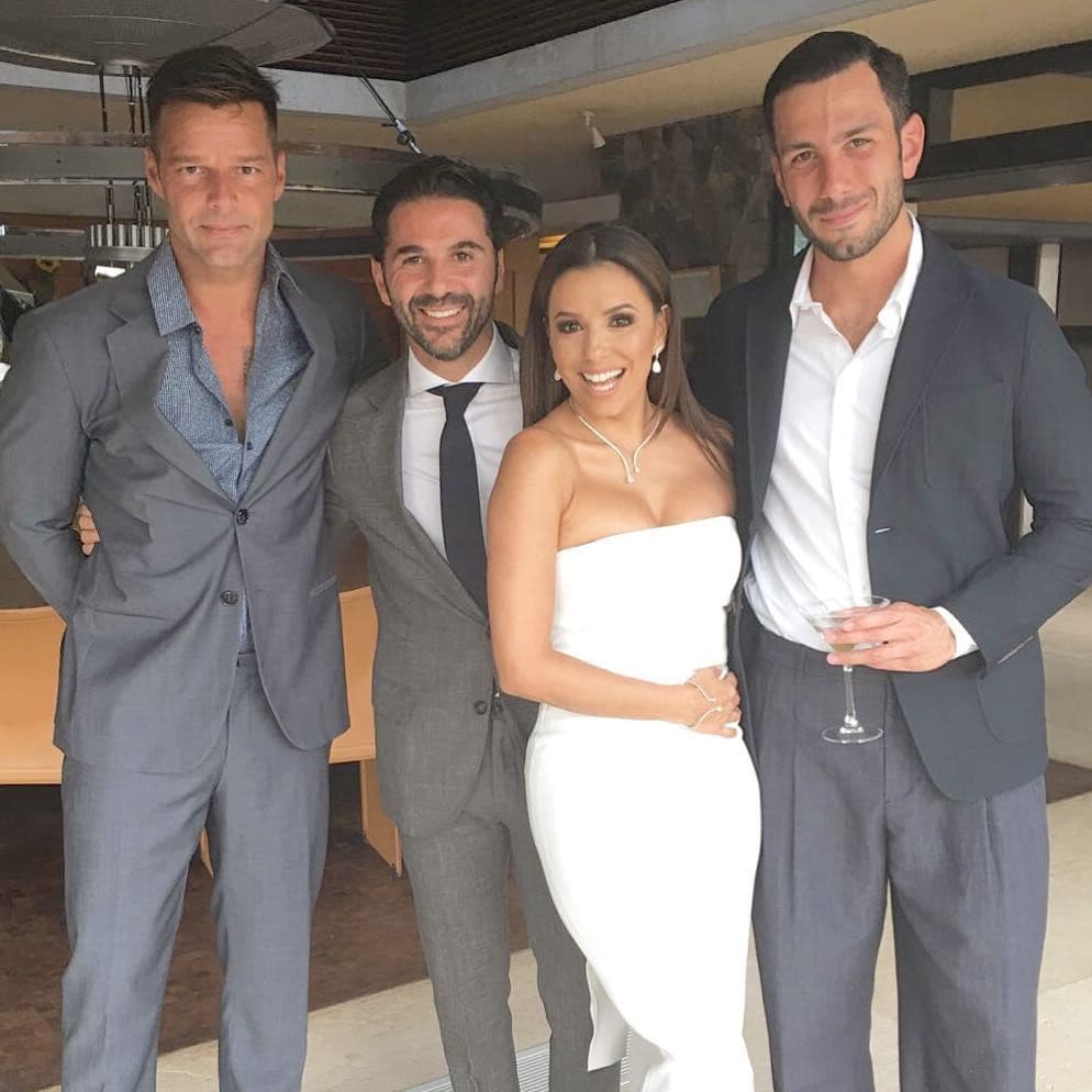 Como sucedió en la boda de su amiga Eva Longoria y el empresario mexicano Pepe Bastón, en la que lucieron contentos.