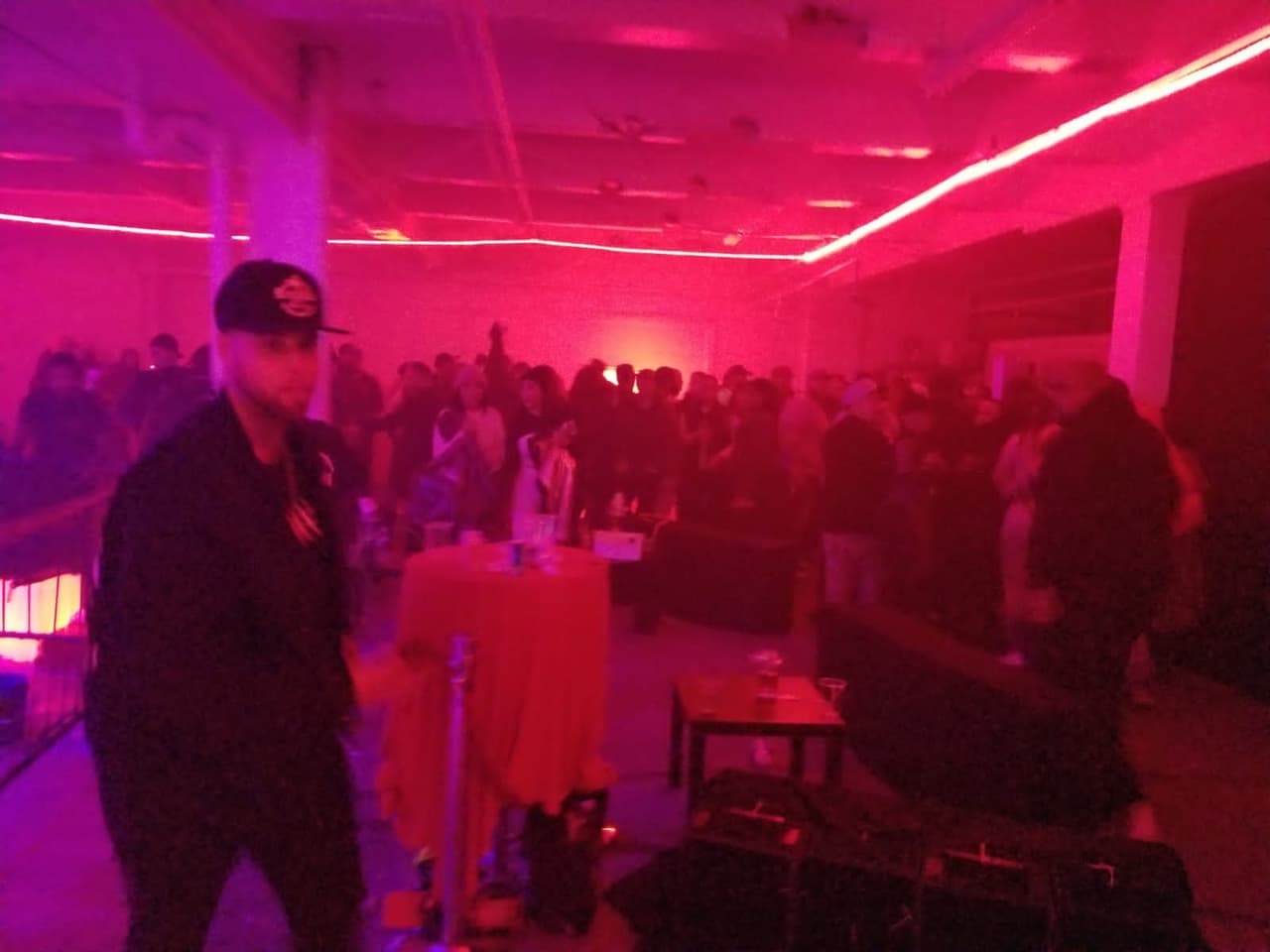 La policía clausura un "club de pelea" ilegal con más de 200 asistentes en el Bronx