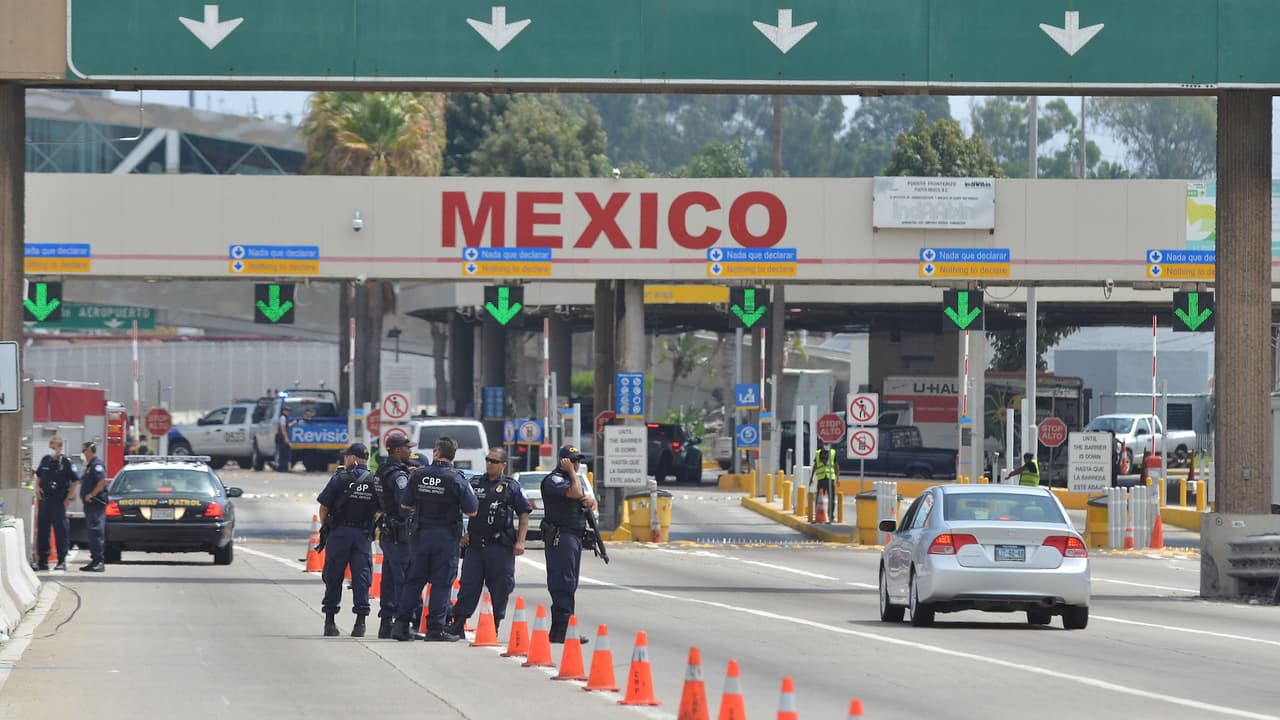 ¿Viajas a México por carretera? Te decimos qué hacer si eres detenido por la Guardia Nacional