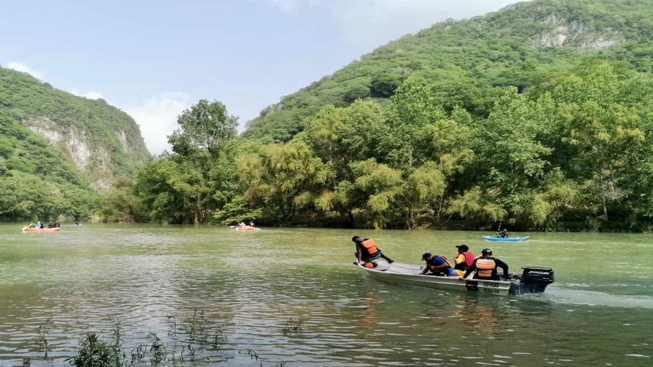 Hallan los cuerpos de un padre y su hijo que habían desaparecido cerca de una cascada en México