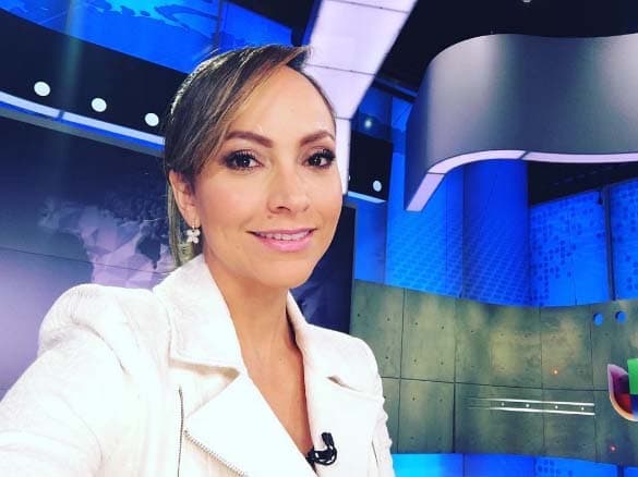 Satcha Pretto nunca quita esa sonrisa de su rostro. Siempre ve el lado bueno de las cosas y tendras una sonrisa como la de ella.