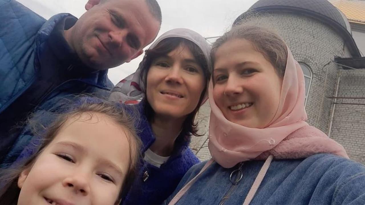 Estudiante ucraniana en Texas pide apoyo para su familia que quedó atrapada ante la invasión rusa