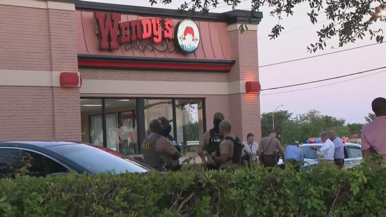 Pelea dentro de un Wendy’s de Miami-Dade termina en tragedia: la policía busca al pistolero