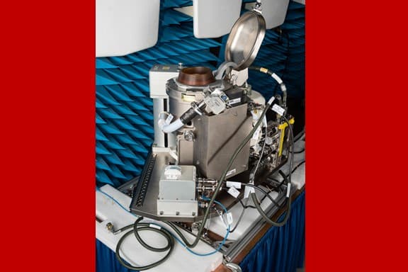 En el
<b> </b>cohete Northrop Grumman Antares que lleva una nave espacial de reabastecimiento Cygnus ira el primer orinal espacial nuevo y compacto de la NASA. Se trata de un inodoro de titanio de 23 millones de dólares más adecuado para mujeres.