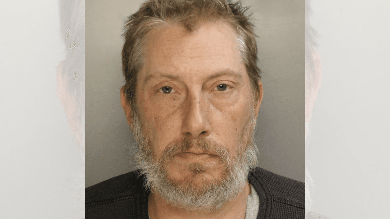 Acusan a niñero de abusar sexualmente de dos niños.