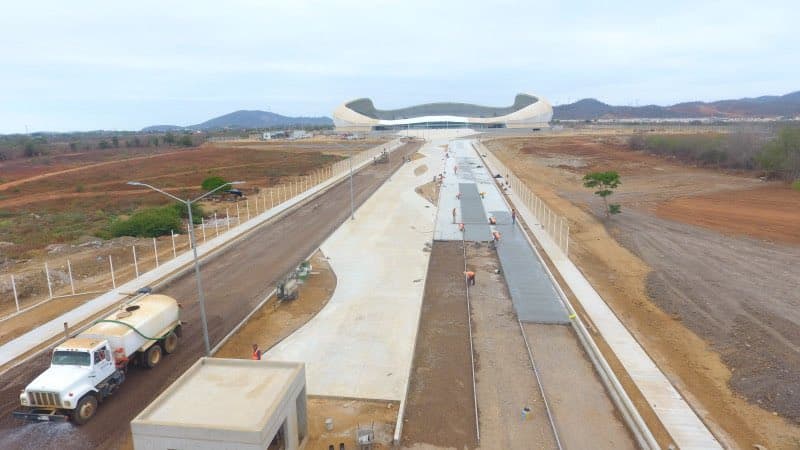 El estadio trabaja a marchas forzadas en la construcción de las vías de acceso, las cuales estarán listas para su estreno en la Primera División del futbol mexicano.
