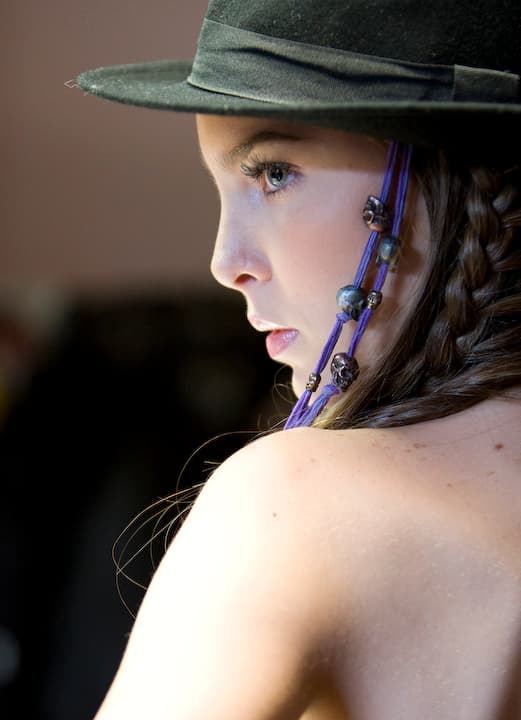 Belinda inició su carrera artística desde temprana edad y durante varios años sus padres estuvieron a cargo de la misma.