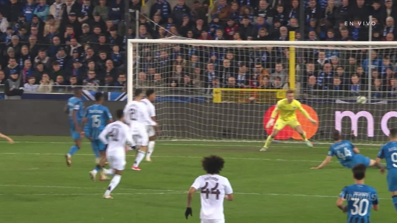 ¡Autogol de Brujas! Mechele intenta cerrar la pinza y la mete en su arco