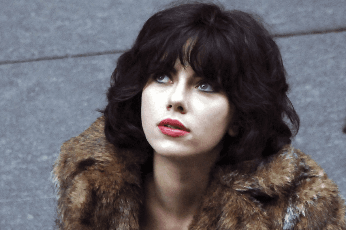 <b>'Under the Skin'</b> 
<br>Es un filme basado en el libro que lleva el mismo nombre y el cual fue escrito por Michel Faber en el año 2000.
<br>