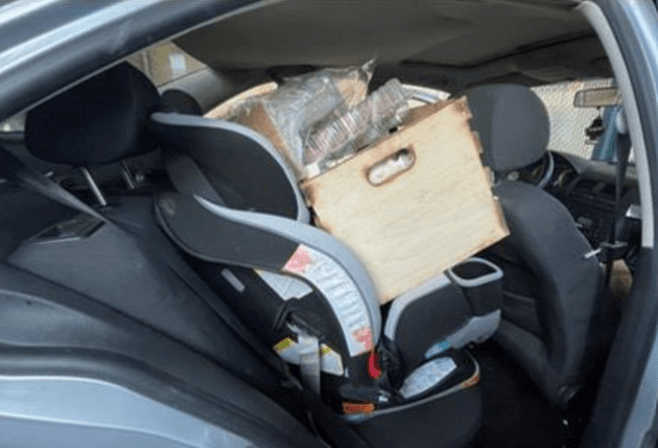 Los opioides letales, precisó en X el director del puerto de Nogales, “estaban
<b>mezclados en cajas de madera que contenían regalos de fiesta</b>”.