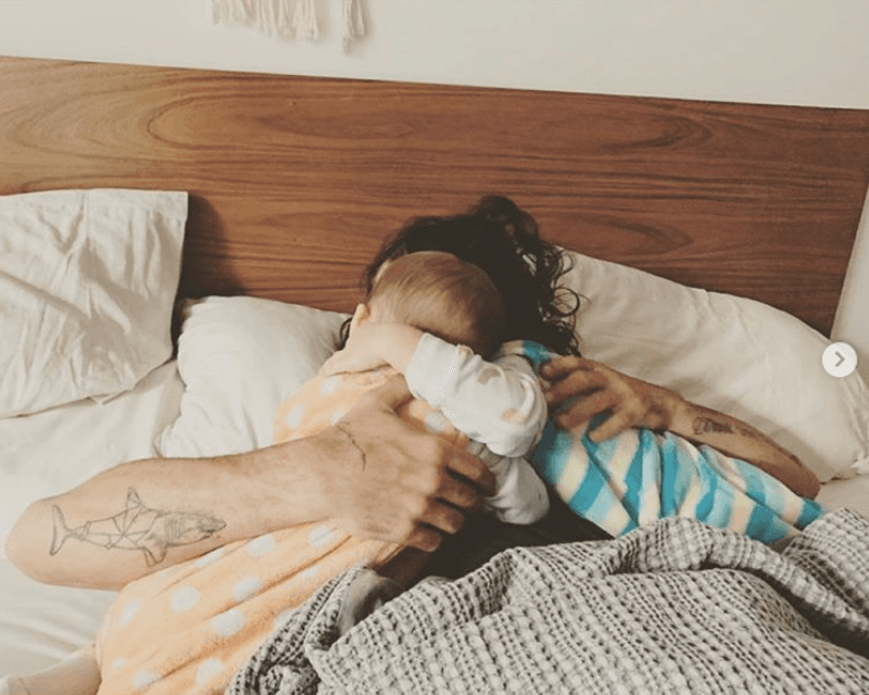 A través de Instagram, la actriz publicó una tierna fotografía del intérpreto junto a su hijo Luka.