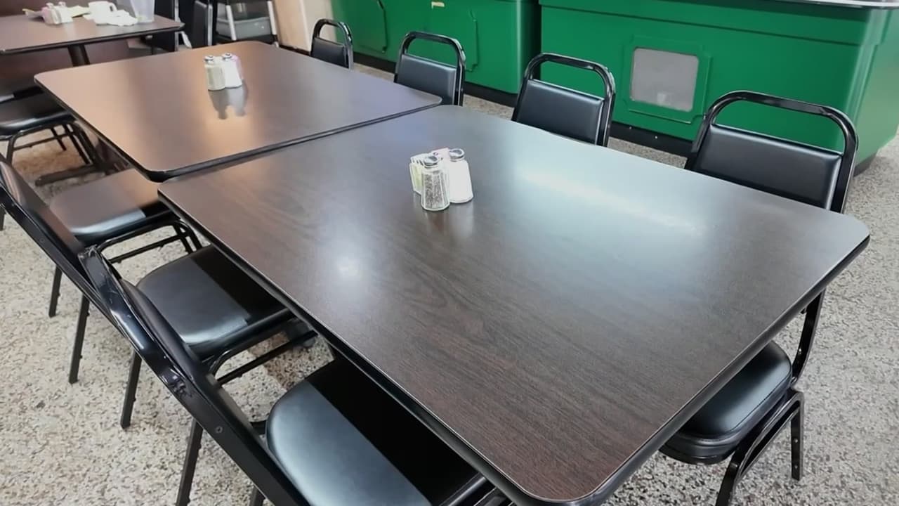 Operativos de ICE afectan restaurantes en EEUU; ventas caen hasta 70 %