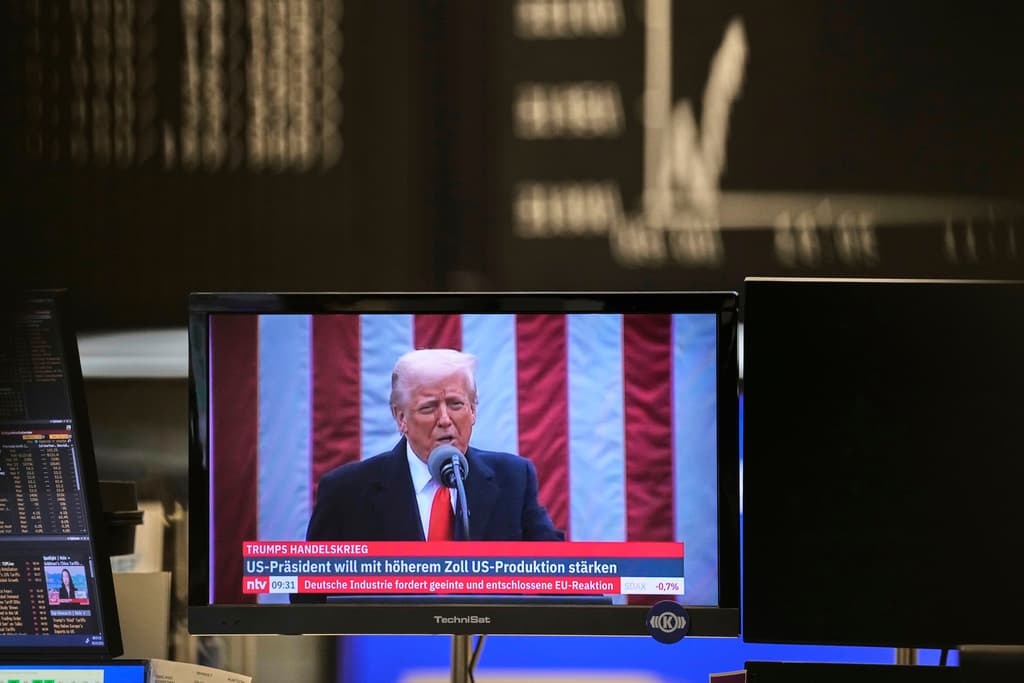 Lunes negro en las bolsas: los aranceles de Trump siguen causando estragos en los mercados por el temor a una gran guerra comercial