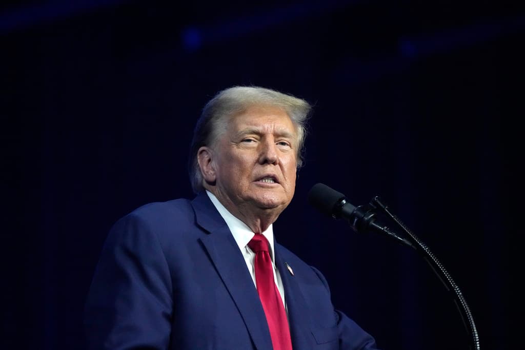 Trump se salta el guion en su retórica antiinmigrante: dice que quiere dar 'green cards' a graduados extranjeros