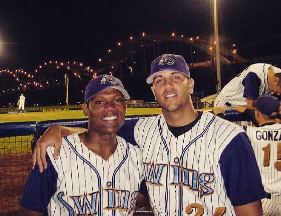 Otra forma de ejercitarse es realizando su deporte favorito: el béisbol. Yisus no solo es bueno en la cocina, sino también en esta actividad que disfruta desde pequeño.