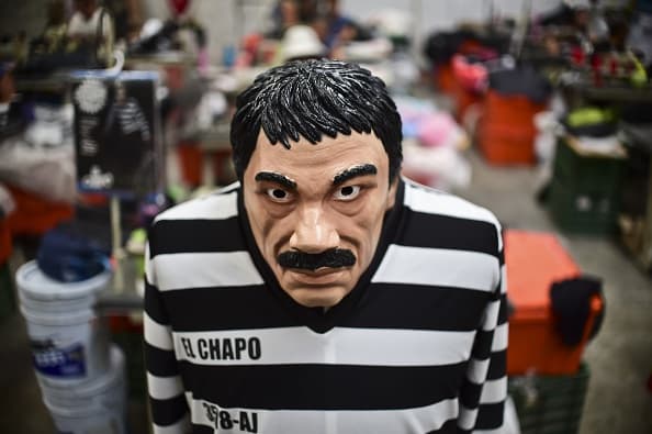 ¿Es legal entrevistar a un fugitivo como "El Chapo"?