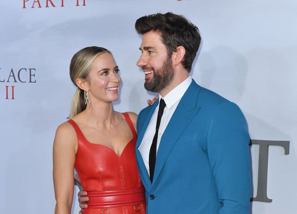 En una entrevista para The Hollywood Reporter de 2018, Emily Blunt confesó que trabajar con Krasinski "fue uno de los mejores momentos de su carrera".