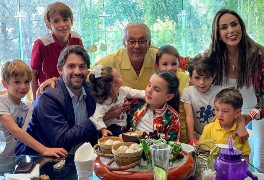 Fue en esa publicación en donde también reaccionó su papá, José Gómez Mont, quien salió en defensa de la presentadora.
<br>