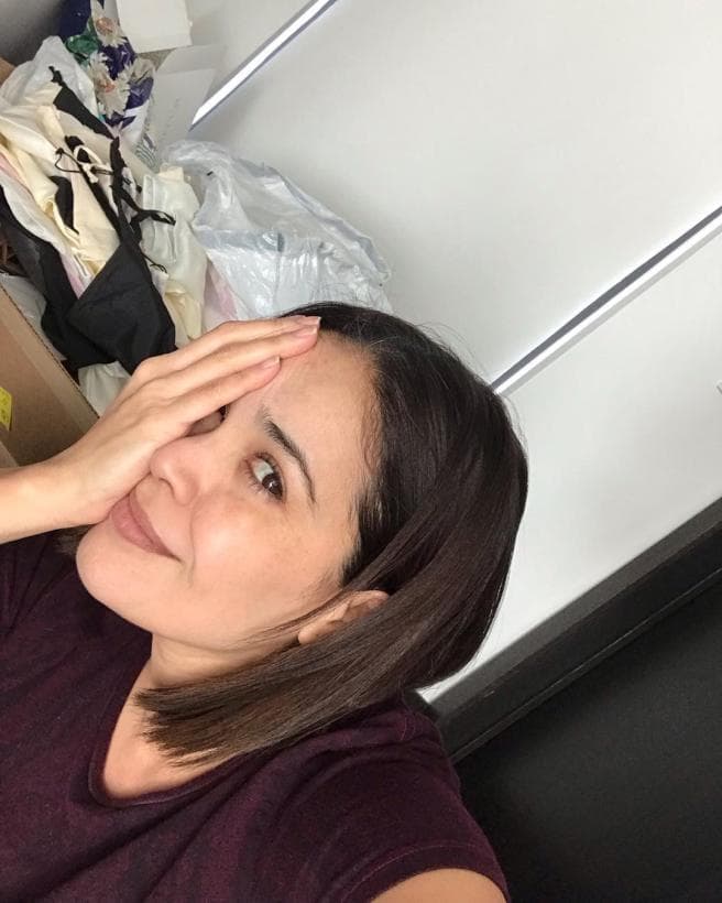 La conductora de Despierta América luce sofisticados looks en el show y en casa prefiere estar sin tanto maquillaje o de cara lavada, lo cual no duda en compartir con sus seguidores de redes sociales.