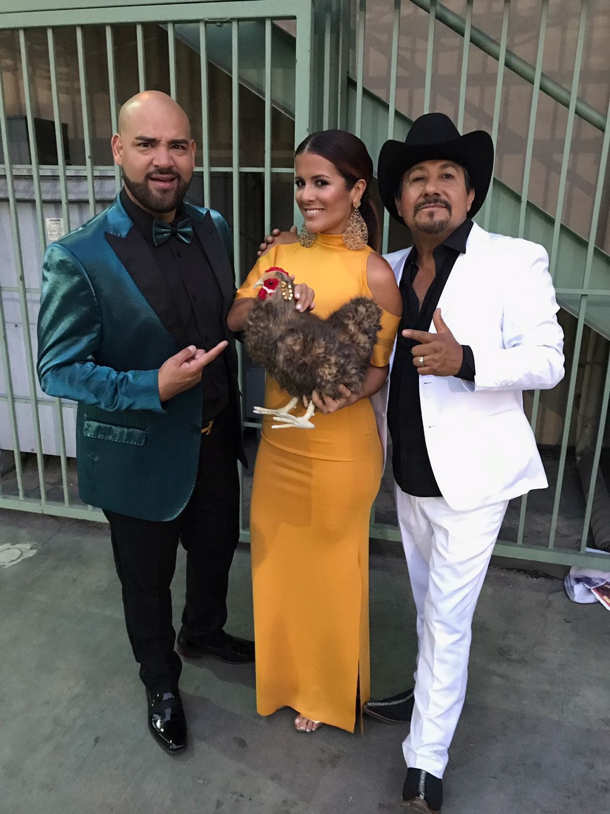 Raúl Molinar, Carla Medrano y Andres Maldonado se robaron el show durante la ceremonia del Balón de Oro en la ciudad de Los Ángeles.