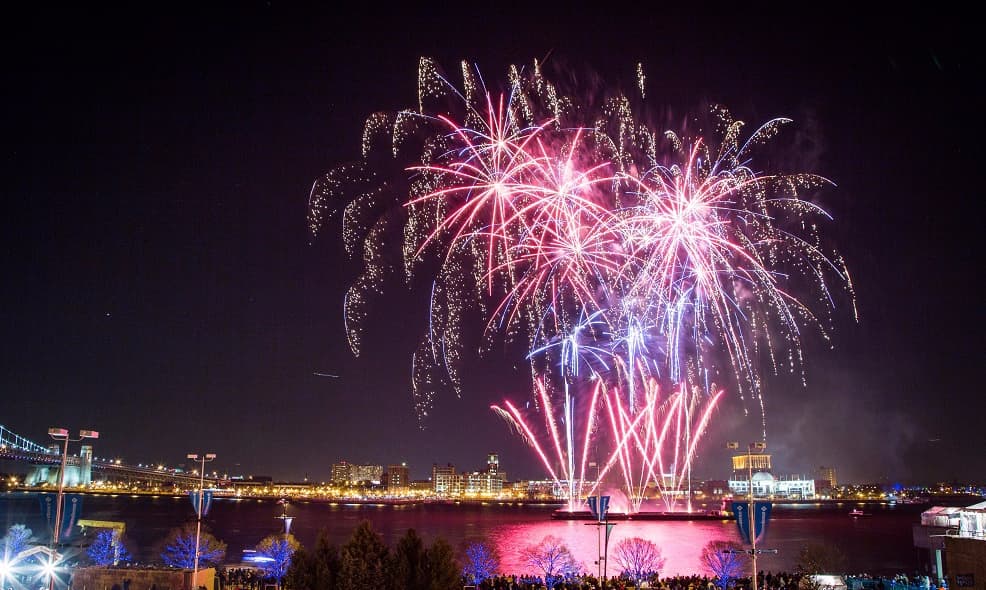 <b><a href="https://www.delawareriverwaterfront.com/events/labor-day-weekend-fireworks">Labor Day Weekend Fireworks at Penn's Landing (3 de septiembre)</a></b>. El verano (extraoficialmente) termina con fuerza en Penn's Landing durante esta exhibición gratuita de fuegos artificiales sobre el río Delaware.