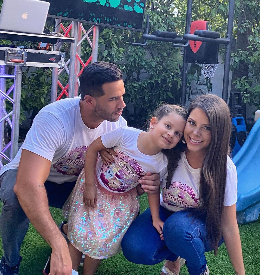 Mira cuánto ha crecido la primogénita del conductor de 36 años. Así fueron captados durante la celebración de su cumpleaños número cuatro.