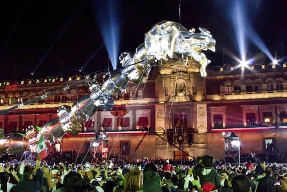 Sus detractores criticaron los gastos excesivos en los festejos del 15 de septiembre del 2010.