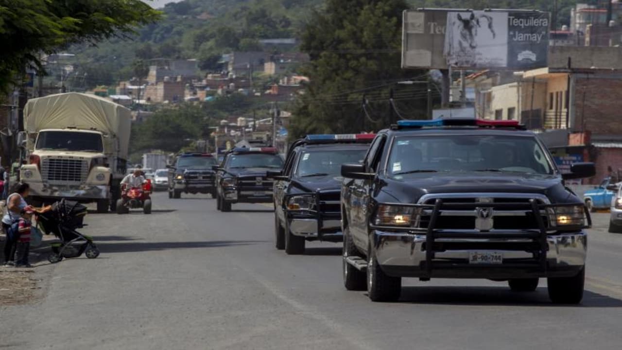 Envueltos en cobijas y con cinta gris: encuentran 15 cuerpos en México