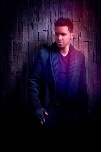 No cabe duda que Royce tiene algo que conquista.