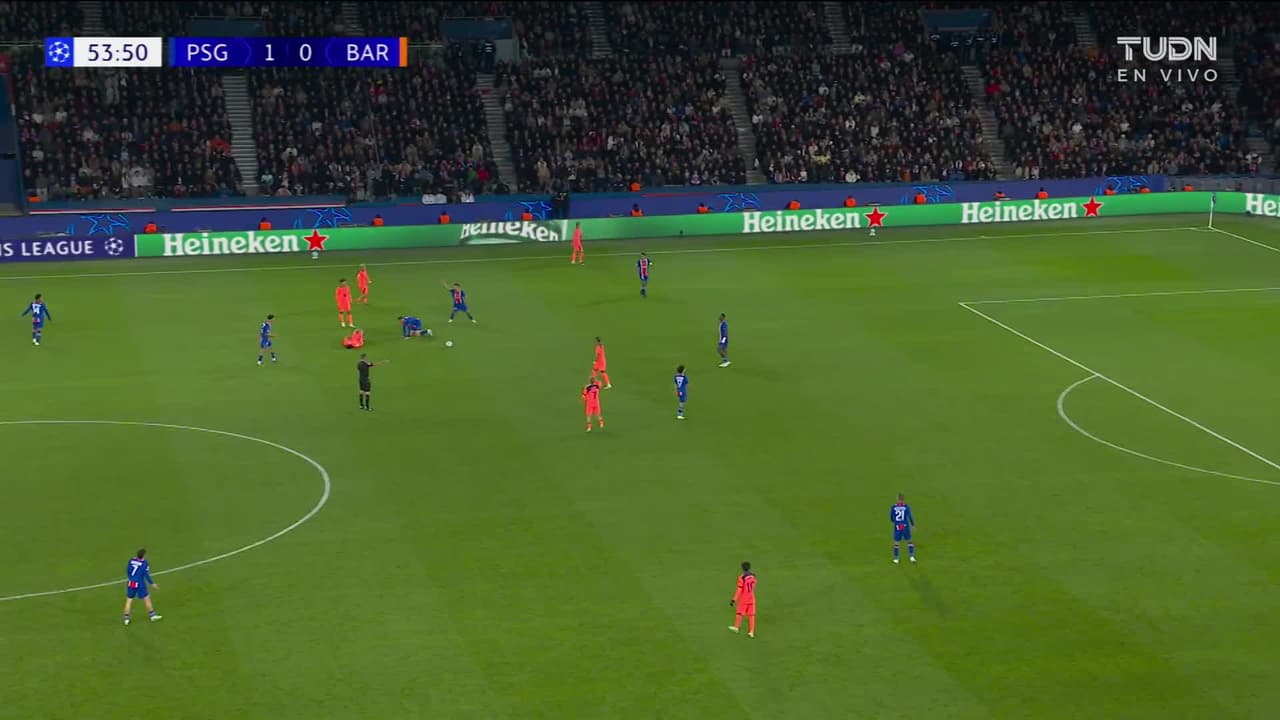 ¡GOL!  anota para FC Barcelona. Xavi Espart