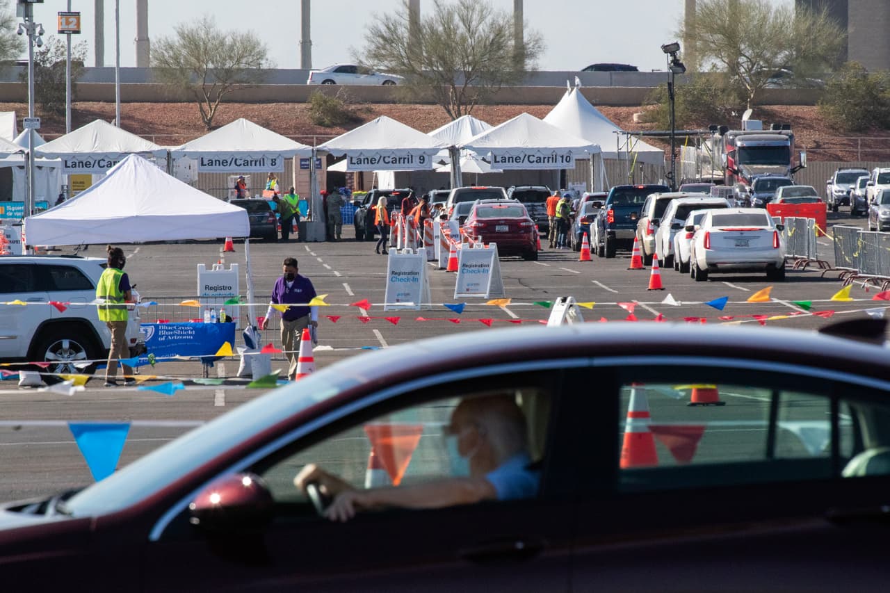 Mayores de 16 años son elegibles para recibir la vacuna covid-19 en Arizona a partir del 24 marzo