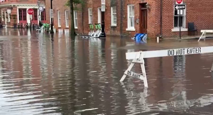 En Alexandria, varias calles debieron ser señalizadas para evitar la entrada y, con ello, prevenir algún percance.